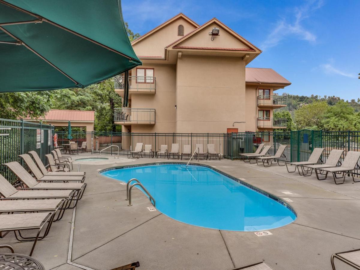 Downtown Delight, 2 Bedrooms, Pool, Hot Tub, Sleeps 6 Gatlinburg Exterior foto